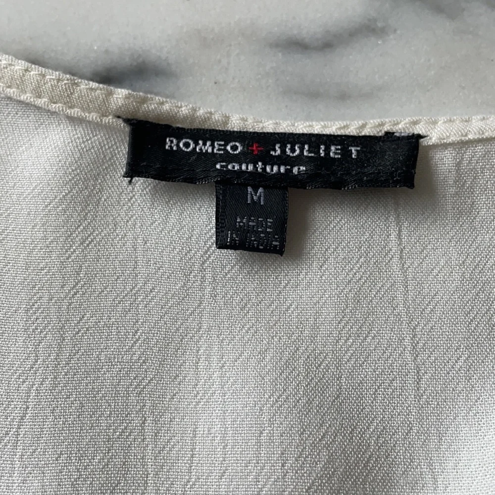 Romeo & Juliet Couture Embroidered Top - Size M - Picture 5 of 9
